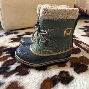 Sorel Kids Green and Black Snow Boots